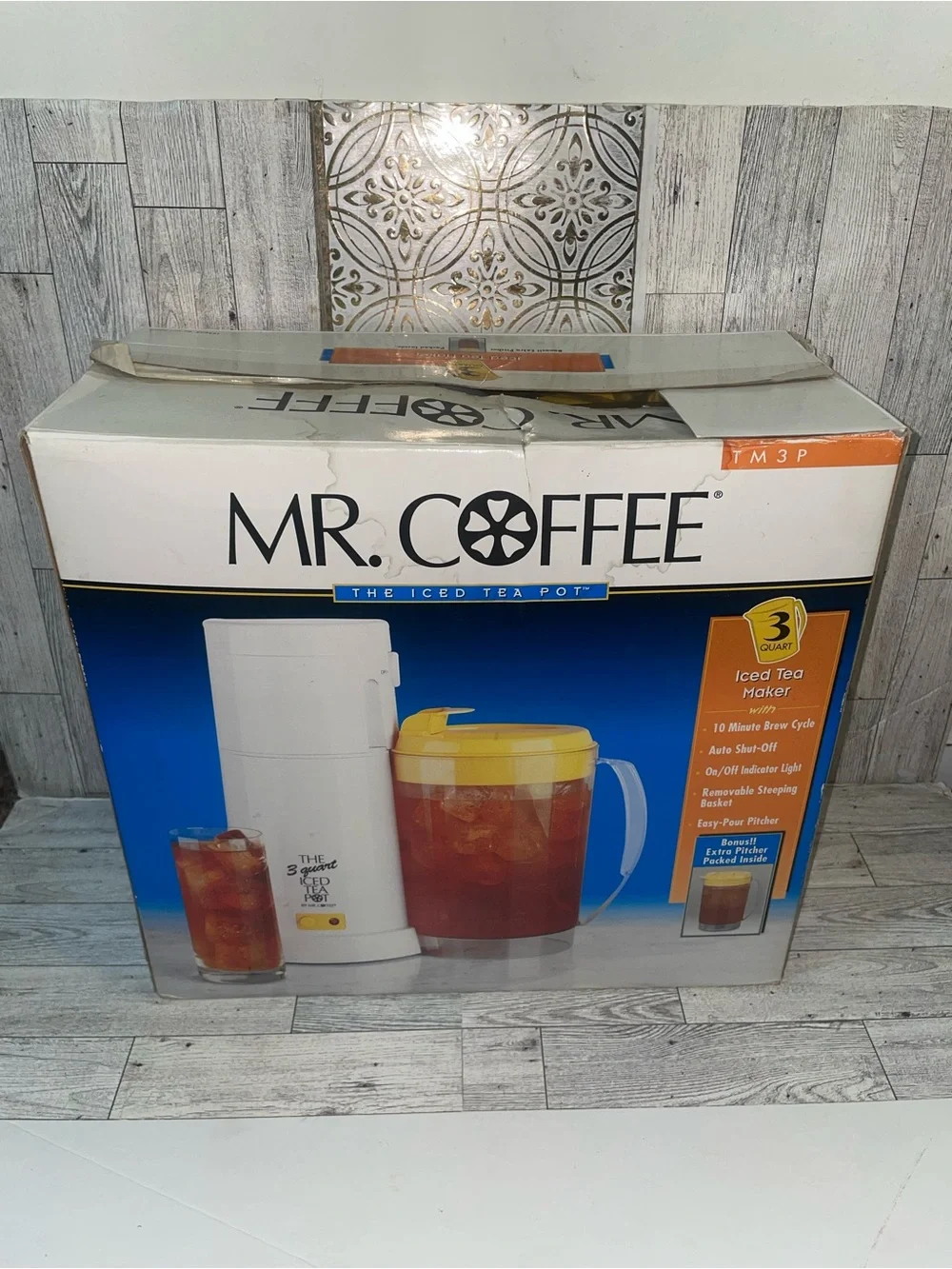Yellow and White Iced Tea Maker - 3 Quart